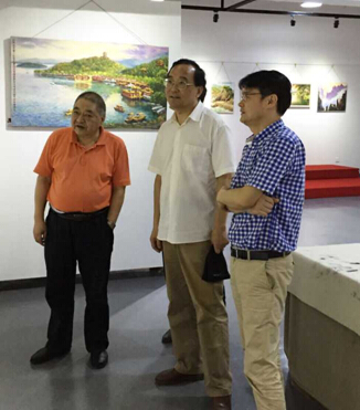 杨建新等领导到访我会城北活动中心观摩画展